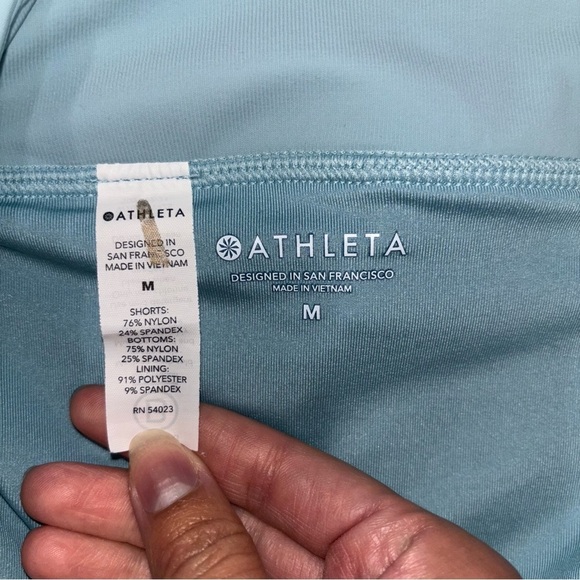 Athleta Women’s Blue Flutter Shorts Size M - Picture 3 of 3
